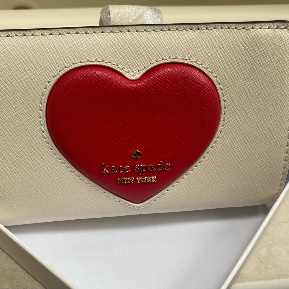 ❤️❤️Kate Spade Red and Cream Puffy Heart Medium Wallet❤️❤️